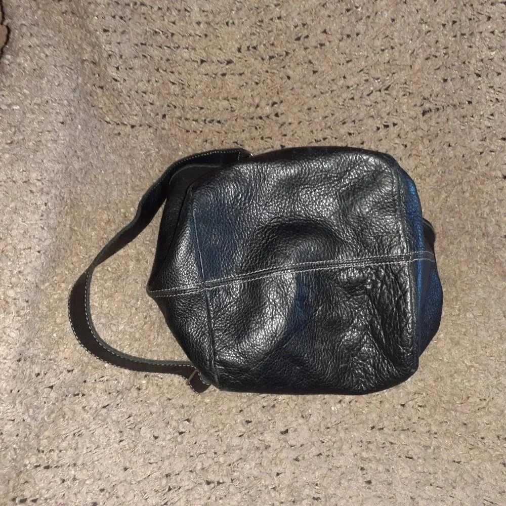 Vintage ROOTS CANADA-Black Pebbled Leather-Bucket Bag-Crossbody Hobo-Near Mint